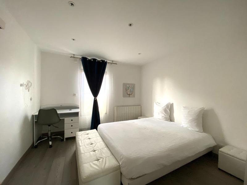 Maison - 225 m² - 8 pièces