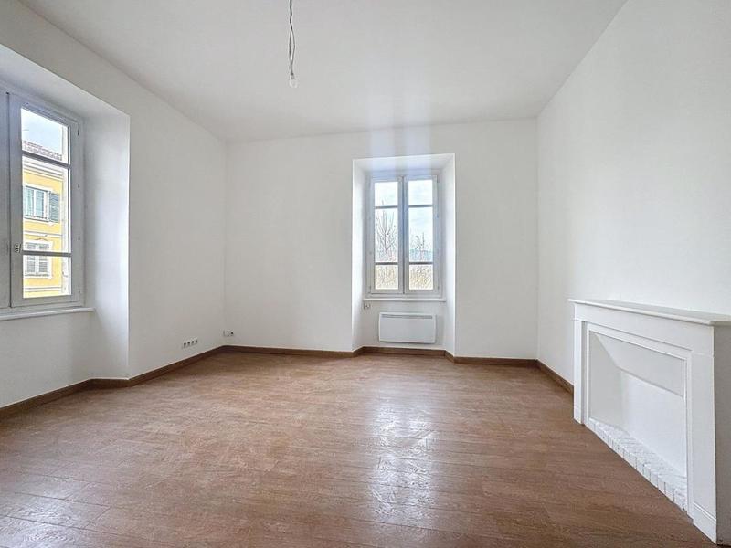 Appartement - 96 m² - 5 pièces