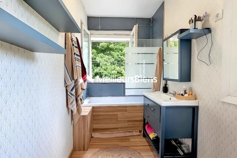 Maison - 121 m² - 6 pièces