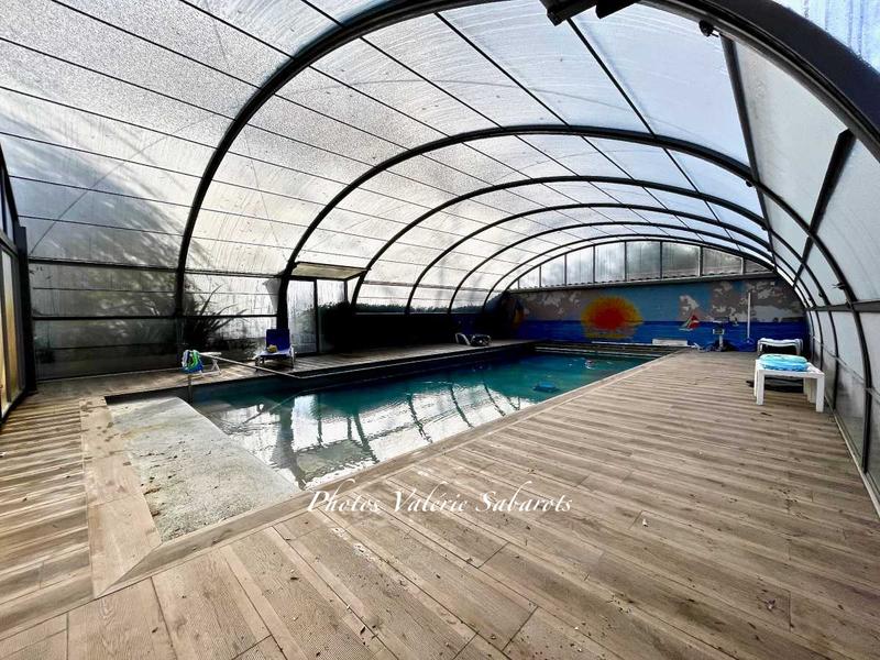 Propriété - 270 m² - 9 pièces