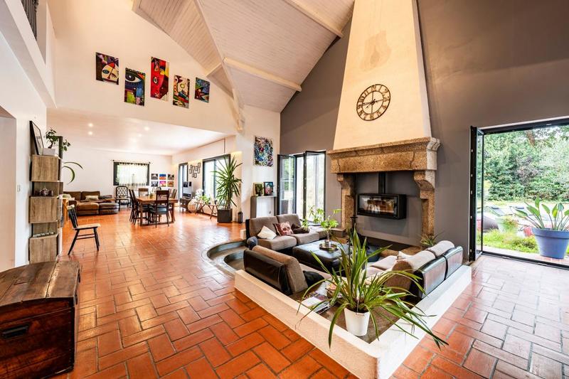 Maison - 302 m² - 7 pièces