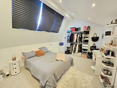 Loft - 98 m² - 4 pièces