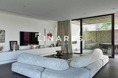 Villa - 300 m² - 6 pièces