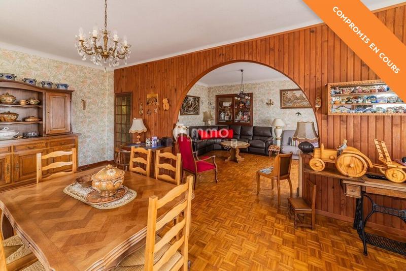 Maison - 268 m² - 9 pièces