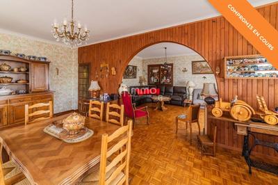 Maison - 268 m² - 9 pièces