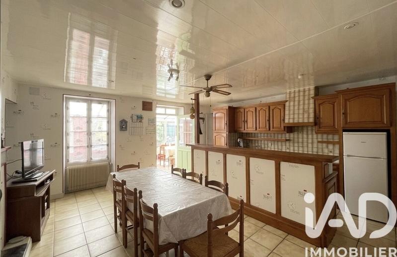 Maison - 254 m² - 9 pièces