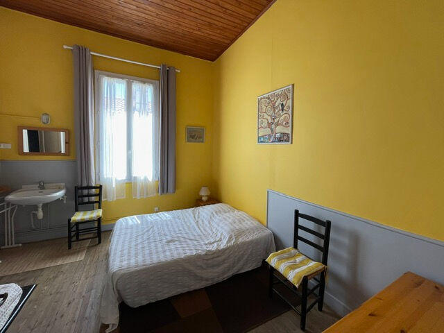 Maison - 209 m² - 9 pièces