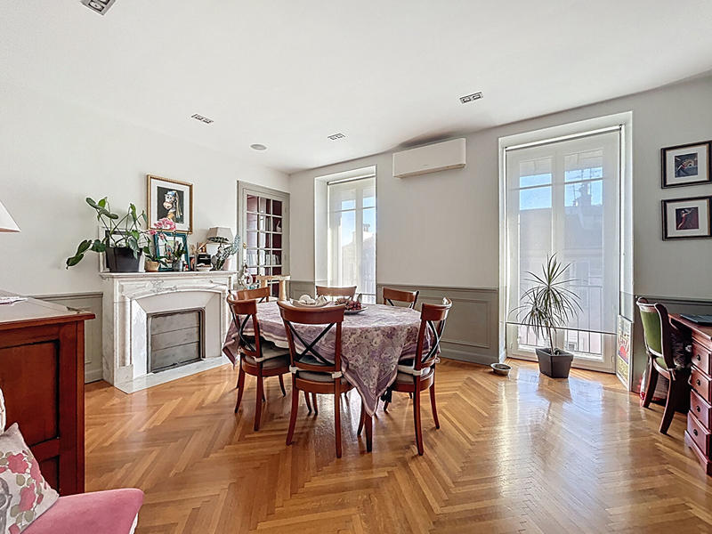 Appartement - 151 m² - 6 pièces