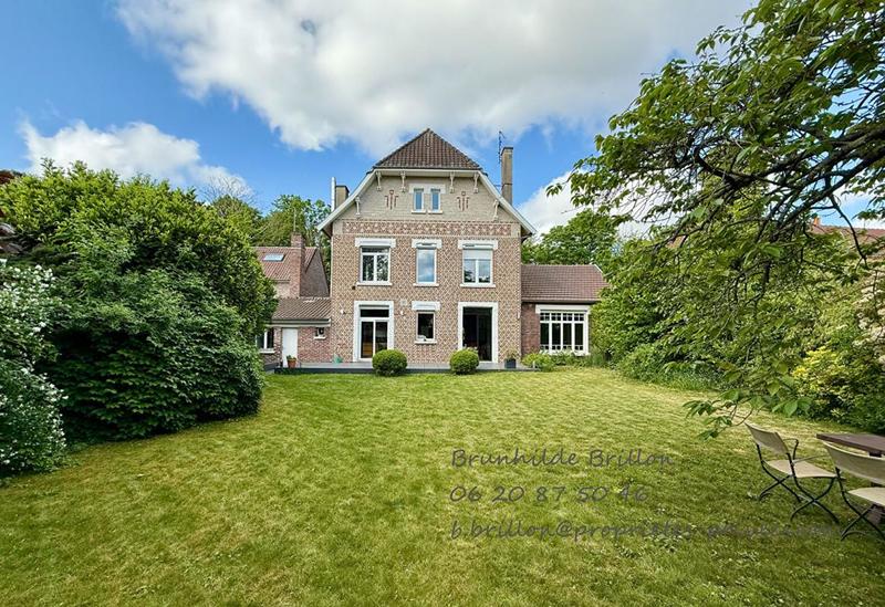 Maison - 215 m² - 9 pièces