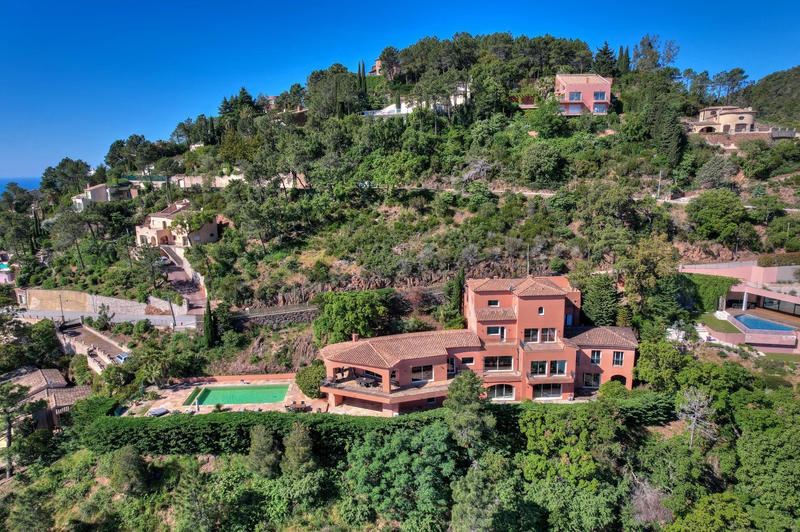 Villa - 596 m² - 13 pièces