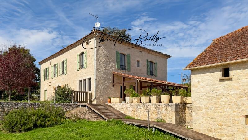 Propriété - 310 m² - 11 pièces