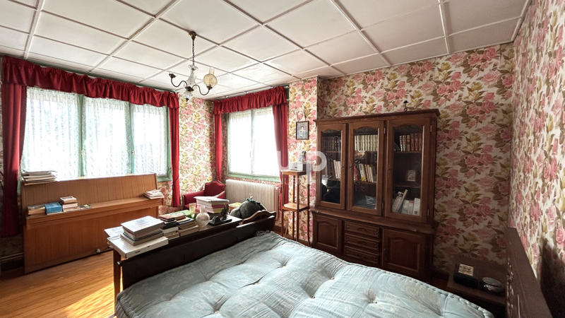 Maison - 235 m² - 8 pièces