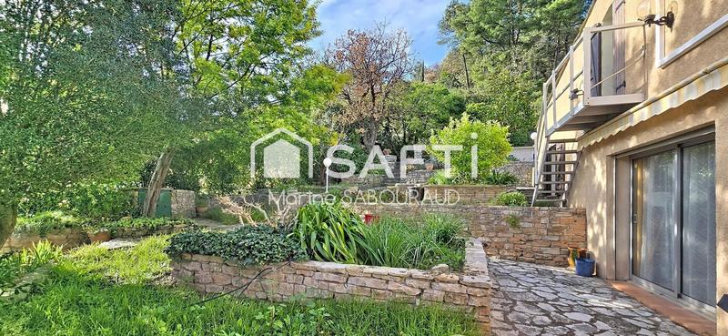 Maison - 250 m² - 10 pièces