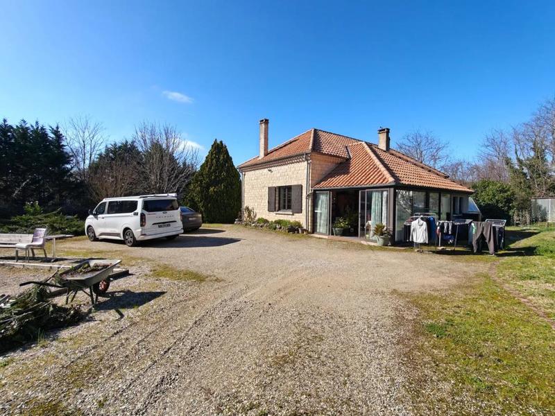 Maison - 218 m² - 6 pièces