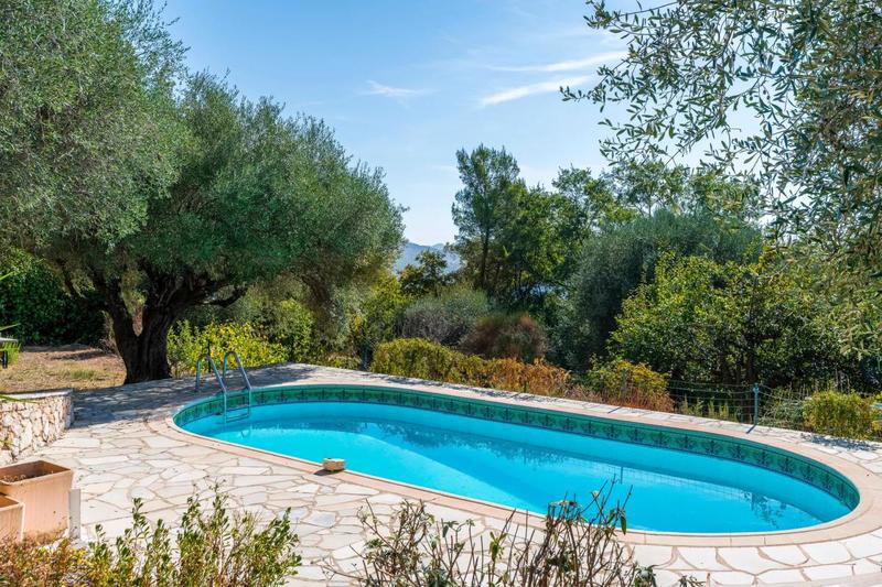 Maison - 233 m² - 8 pièces