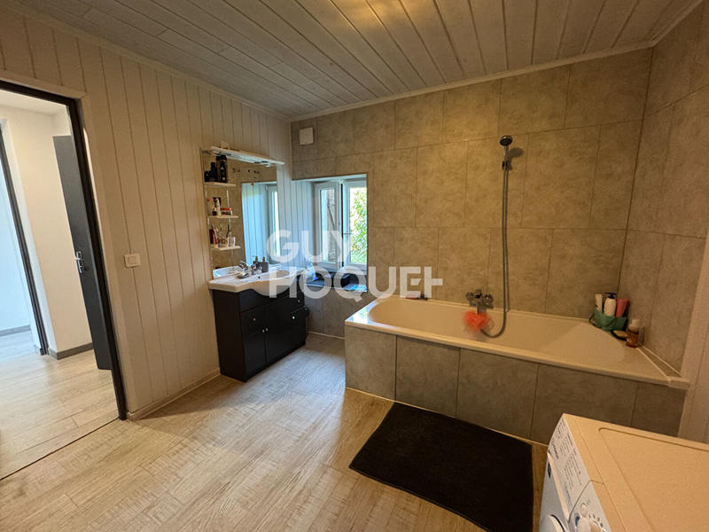 Maison - 220 m² - 5 pièces