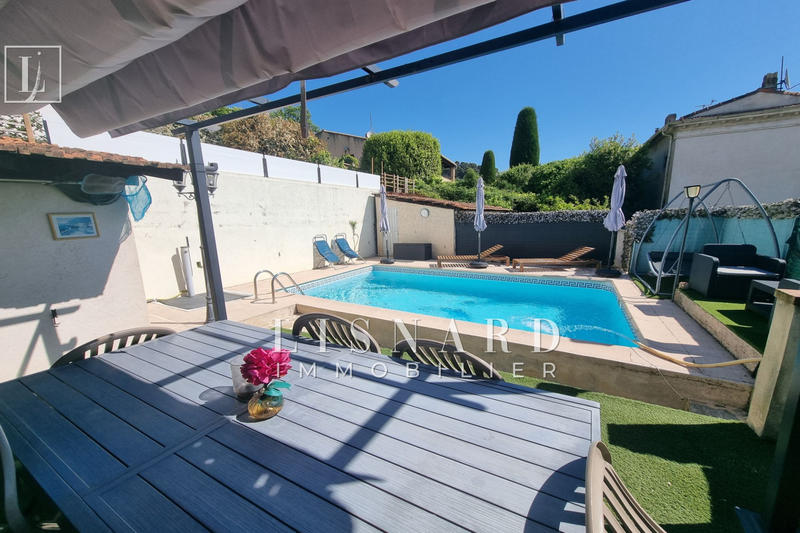 Maison - 235 m² - 8 pièces