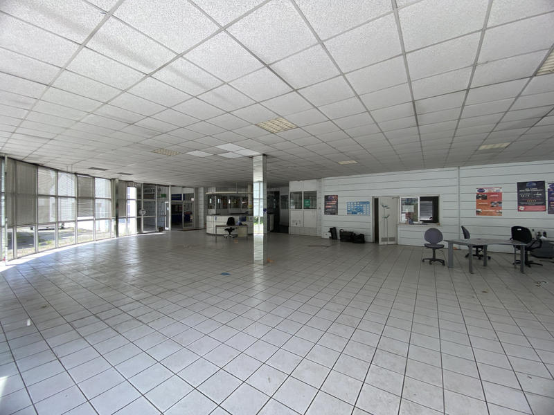 Local commercial - 1 900 m²