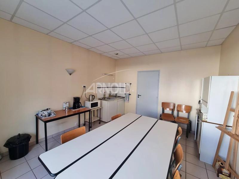 Bureau - 378 m² - 17 pièces