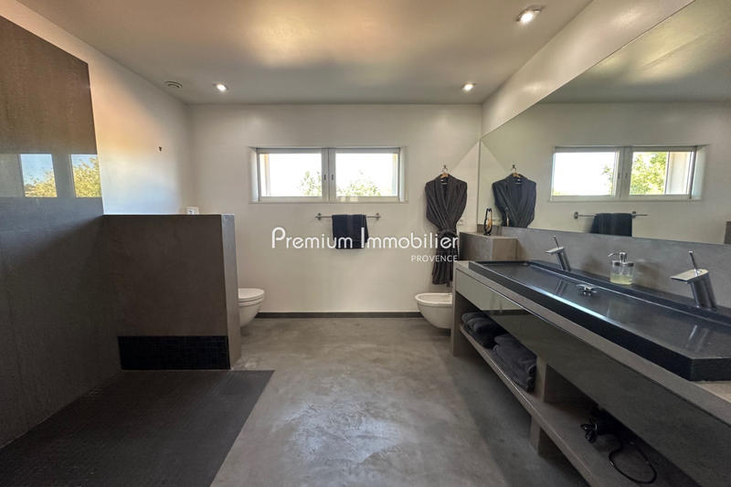 Maison - 220 m² - 5 pièces