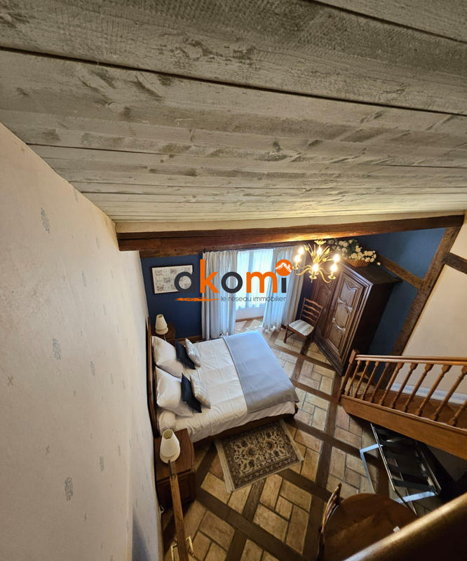 Maison - 338 m² - 8 pièces