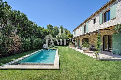 Maison - 200 m² - 6 pièces