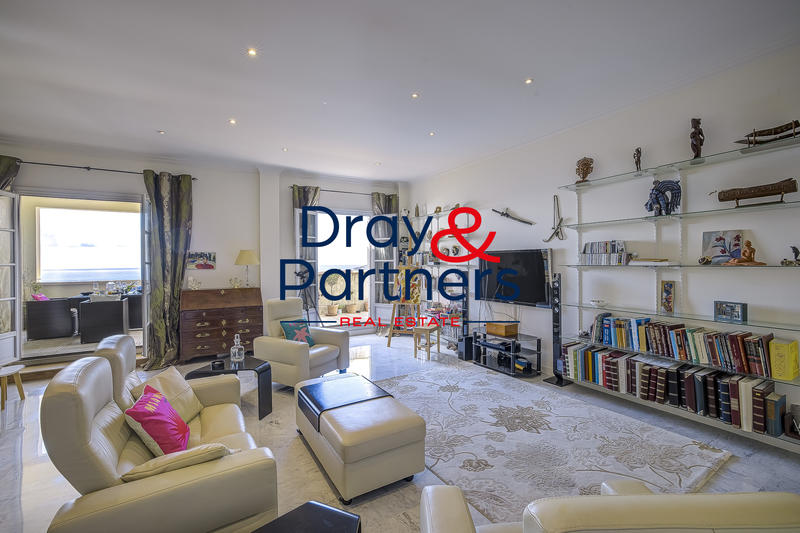 Appartement - 102 m² - 2 pièces