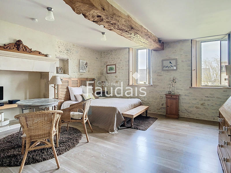 Maison - 415 m² - 16 pièces