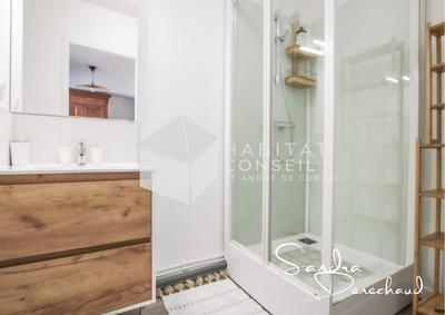 Maison - 228 m² - 9 pièces