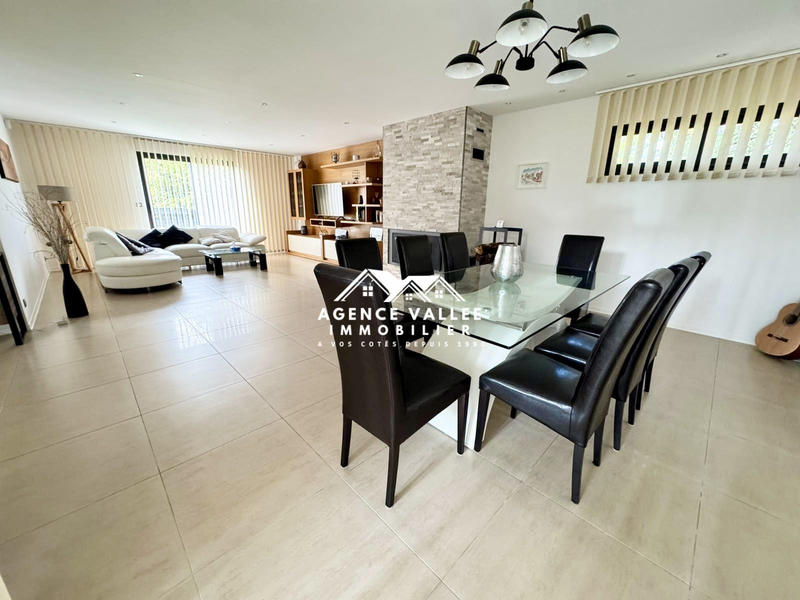 Maison - 280 m² - 8 pièces