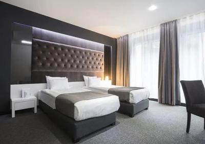 Local commercial - 3 500 m² - 72 pièces