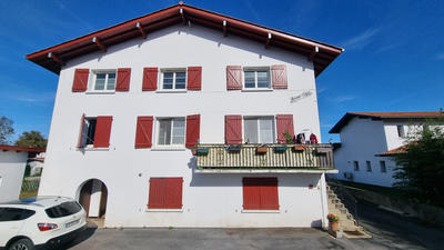 Appartement - 98 m² - 5 pièces