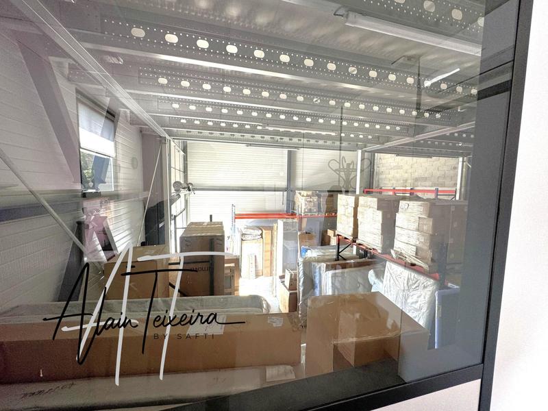 Local commercial - 820 m² - 4 pièces