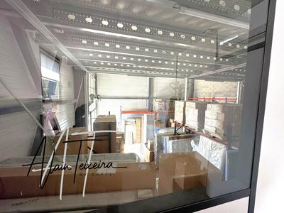 Local commercial - 820 m² - 4 pièces