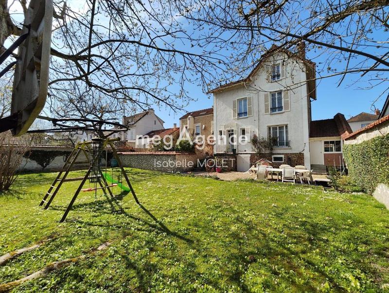 Maison - 176 m² - 9 pièces