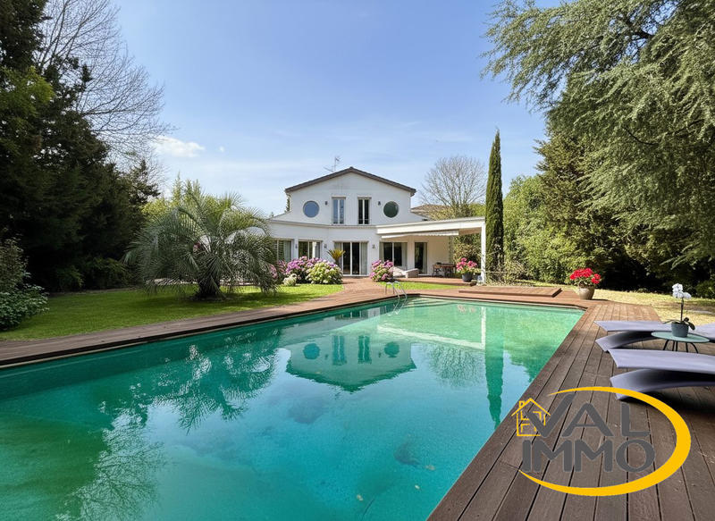 Villa - 320 m² - 8 pièces