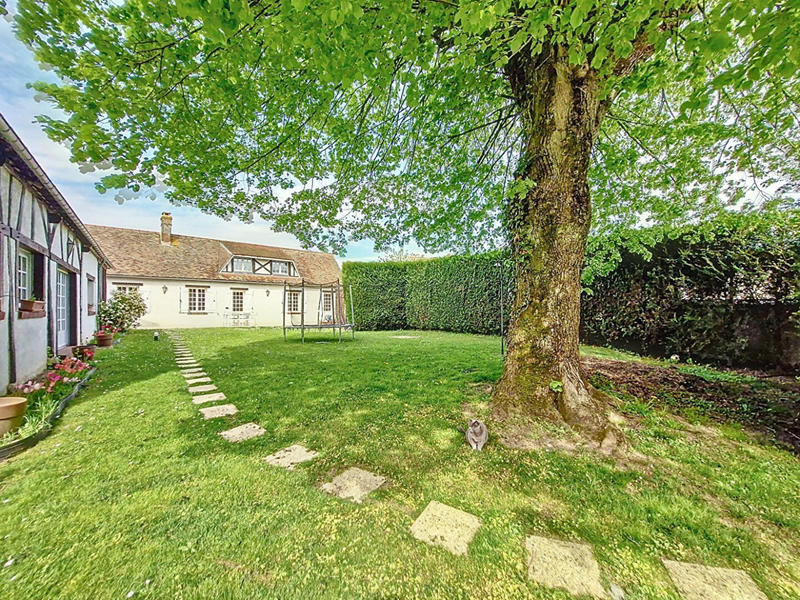 Maison - 270 m² - 10 pièces