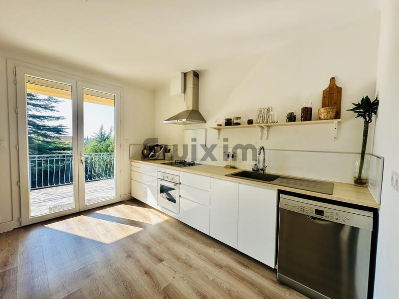 Maison - 195 m² - 9 pièces