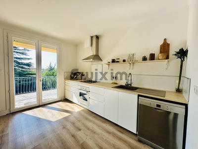 Maison - 195 m² - 9 pièces