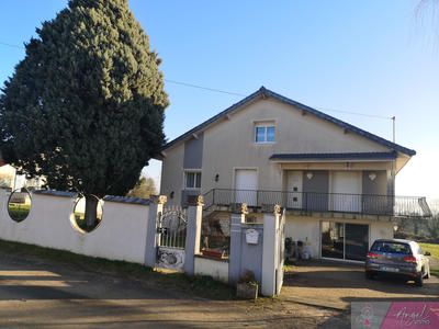 Maison - 227 m² - 9 pièces