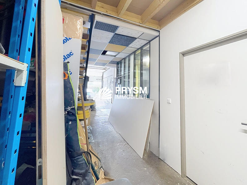 Local d'activités - 242 m²