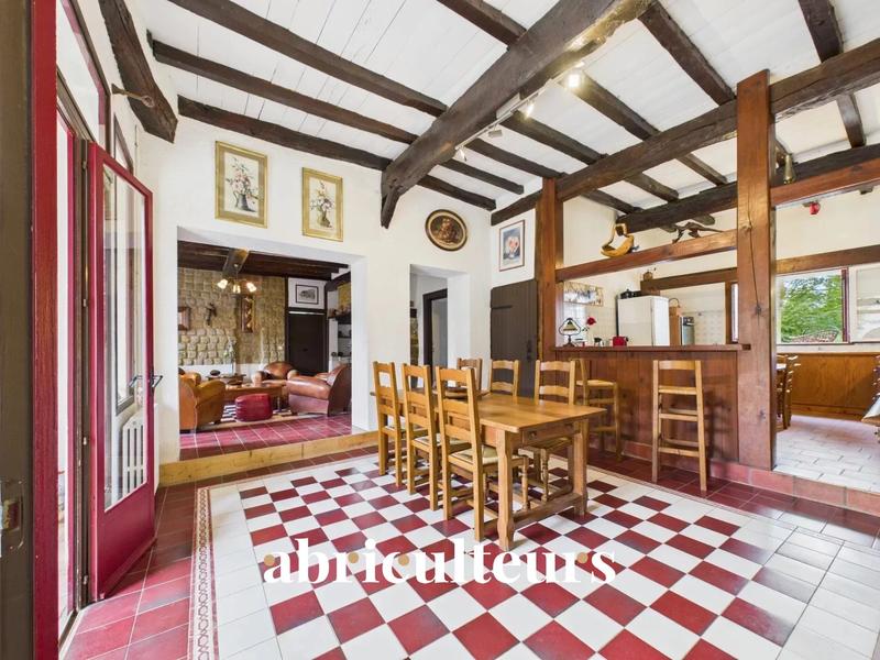 Propriété - 235 m² - 8 pièces
