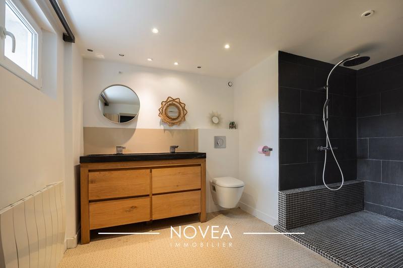 Maison - 296 m² - 8 pièces