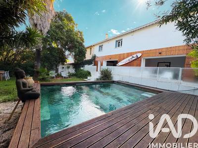 Maison - 200 m² - 7 pièces