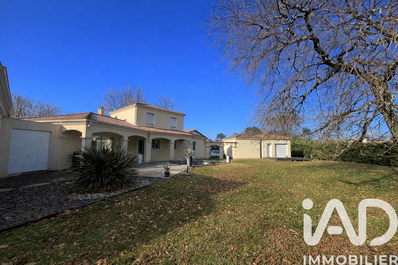 Maison - 211 m² - 7 pièces