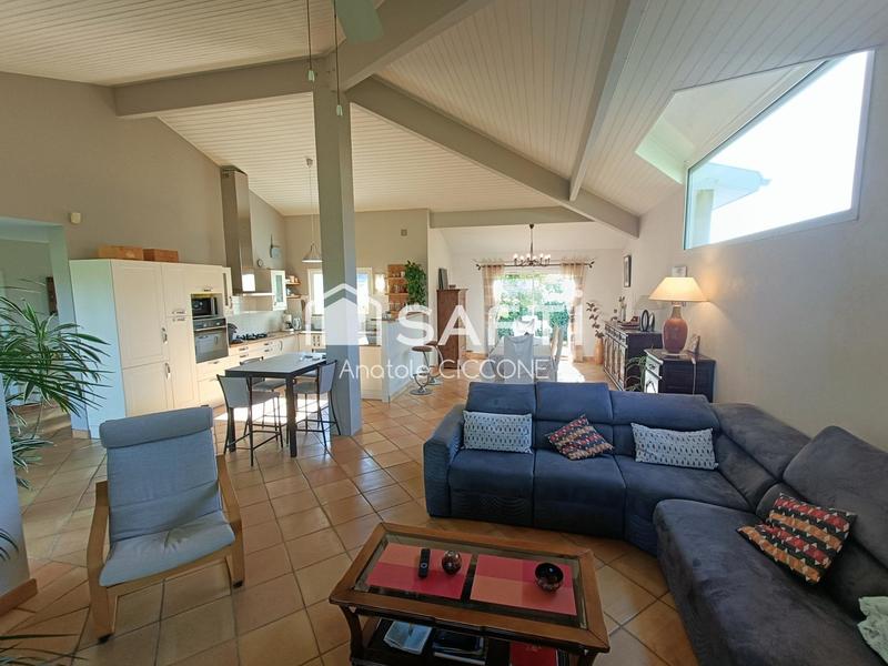 Maison - 213 m² - 7 pièces