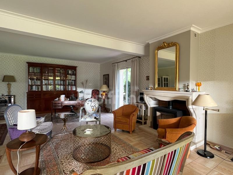 Maison - 268 m² - 8 pièces