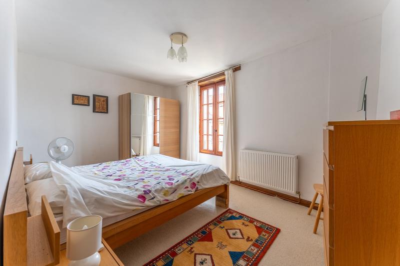 Maison - 300 m² - 11 pièces