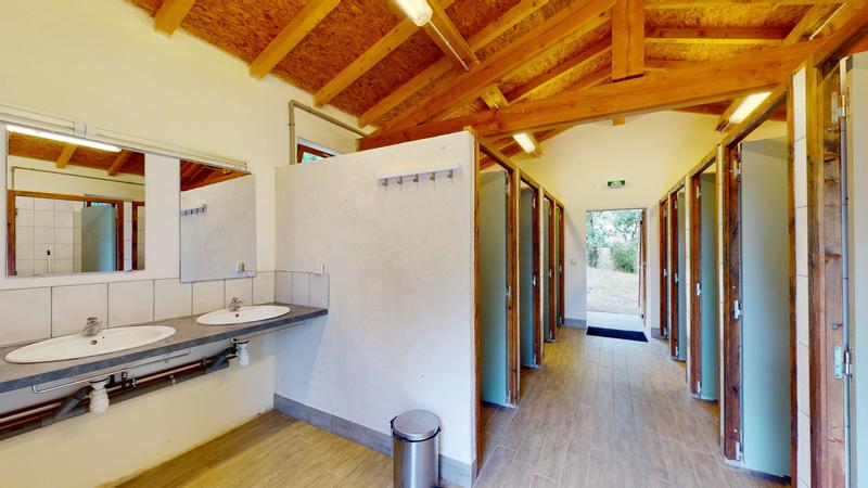 Propriété - 450 m² - 18 pièces