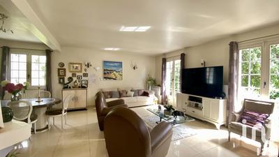 Maison - 230 m² - 5 pièces